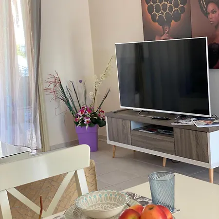 Lägenhet Royal Seacrest With Garden G5
